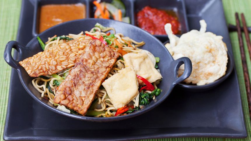 Tempeh pochodzi z Indonezji, prawdopodobnie z wyspy Jawa