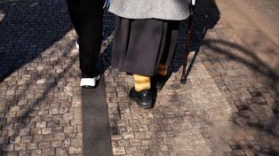 Mają większe szanse na długowieczność. Naukowcy wskazują na datę urodzin