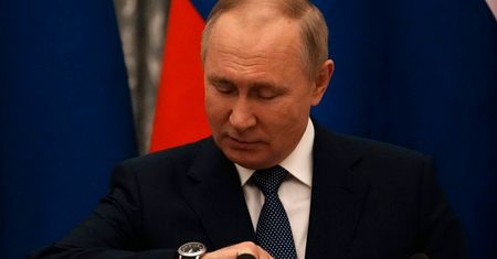 Brytyjski wiceminister obrony: bomby na Ukrainę mogą spaść kilka minut po rozkazie Putina.