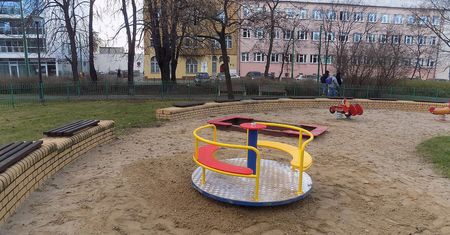 Czy wiesz, jak powinien wyglądać plac zabaw bezpieczny dla dzieci?
