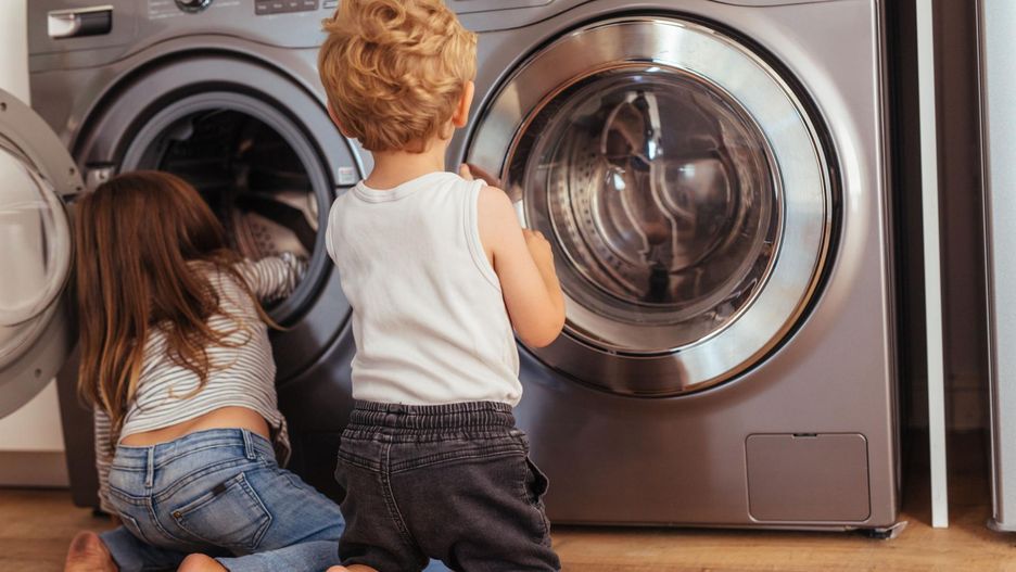 Dziecko zmarło po zatrzaśnięciu w pralce
