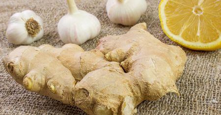 Napój, który naturalnie obniża cholesterol. Wystarczy szklanka dziennie