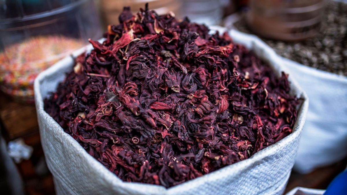 W ziołolecznictwie i kuchni wykorzystuje się przede wszystkim suszone kielichy kwiatowe.