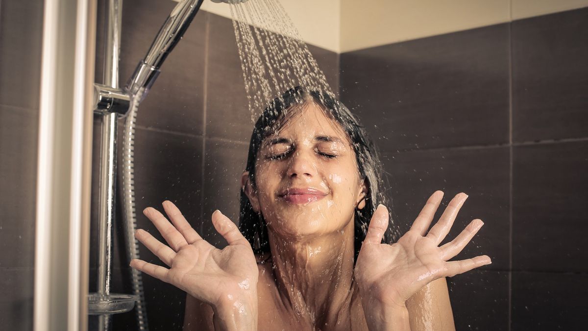 Lekarze apelują, by nie oddawać moczu pod prysznicem. W ten sposób możesz wyrządzić sobie krzywdę