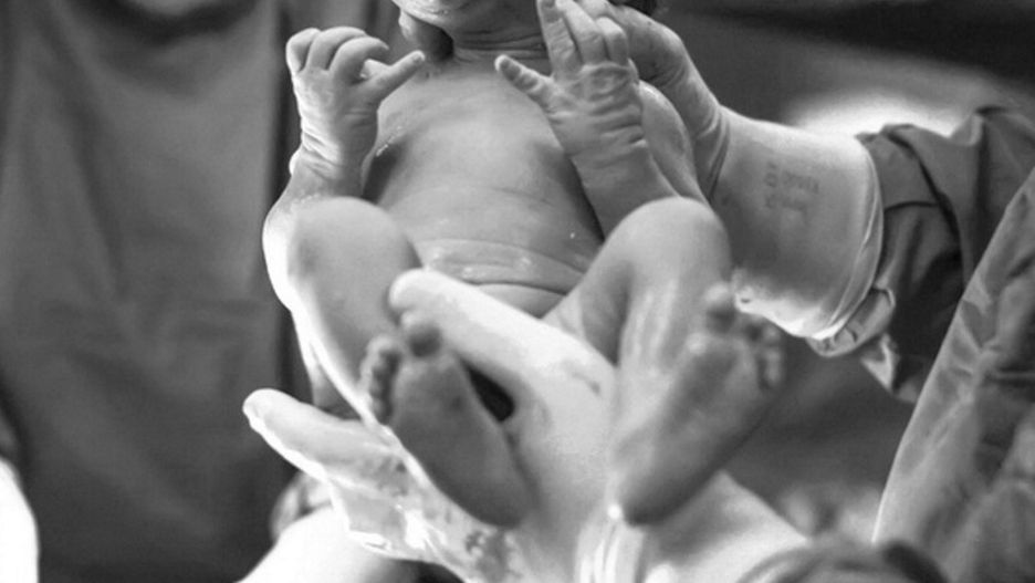 Lekarka siłą chciała wyciągnąć noworodka. Urwała mu głowę