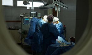 Lekarze usunęli 16-kilogramowy guz. Pacjent od roku miał bóle brzucha