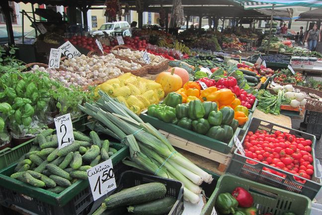 Liczba wegetarian w Polsce rośnie każdego roku. Wielu z nich rezygnuje z kupowania warzyw i owoców w sklepach, decydując się na produkty od miejscowych uprawców
