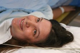 Cesarskie cięcie film  - przebieg, znieczulenie, rana