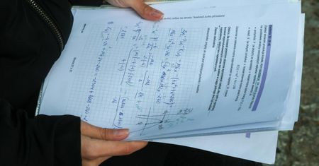 Takie hasła wyszukiwali uczniowie przed maturą z matematyki. Szukali przecieków?