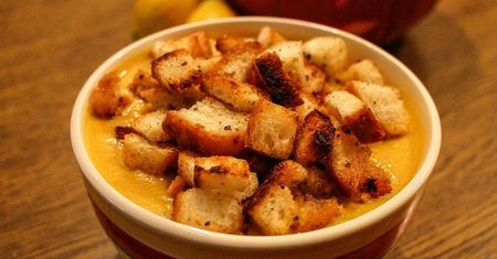 Grzanki - dodatek do zup, samodzielna potrawa, kaloryczność