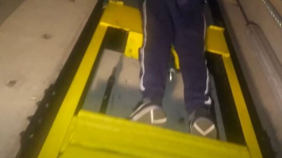 Surfowanie na windzie może być bardzo niebezpieczne