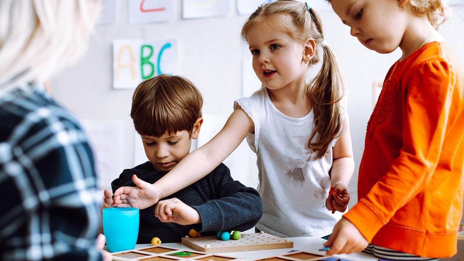 Matka wyraziła opinię o przedszkolu w sieci. Dostała przedsądowe, a syna skreślono z listy