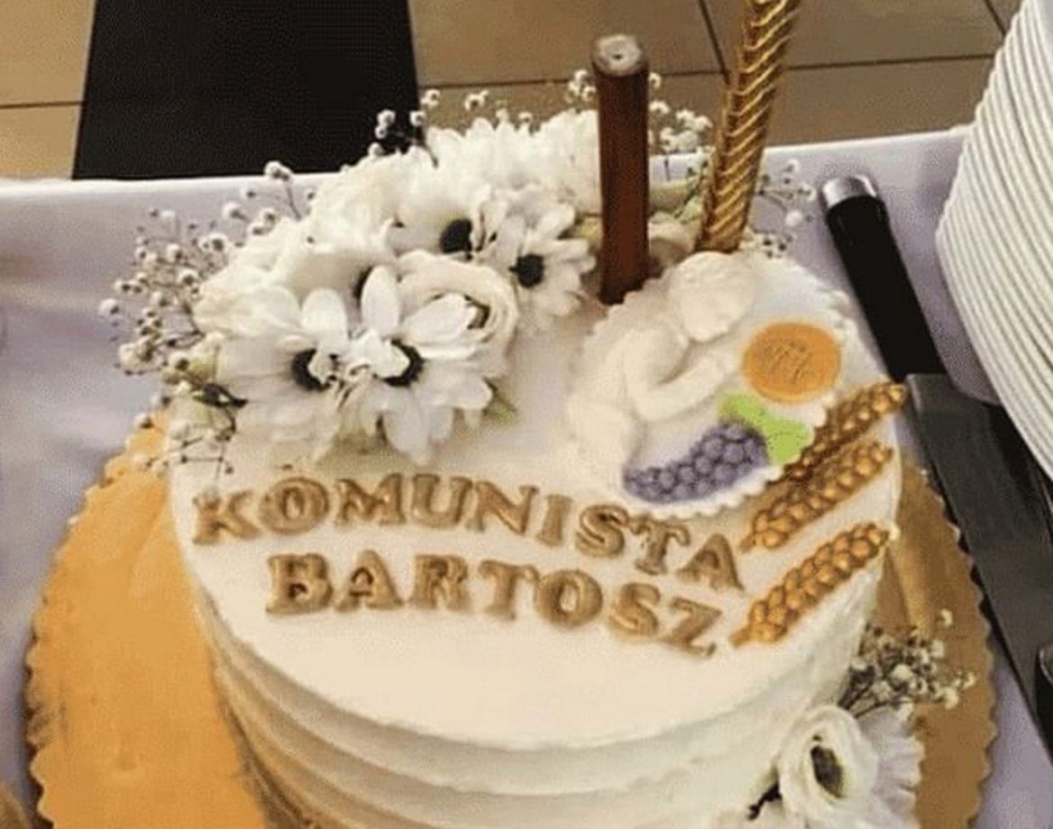 Tort komunijny z poglądami