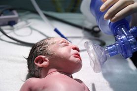 Niezwykły przypadek w Singapurze. Kobieta urodziła dziecko z przeciwciałami COVID-19 długo po zakażeniu się koronawirusem