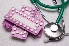 Tabletki antykoncepcyjne powodują raka? Wyjaśniamy