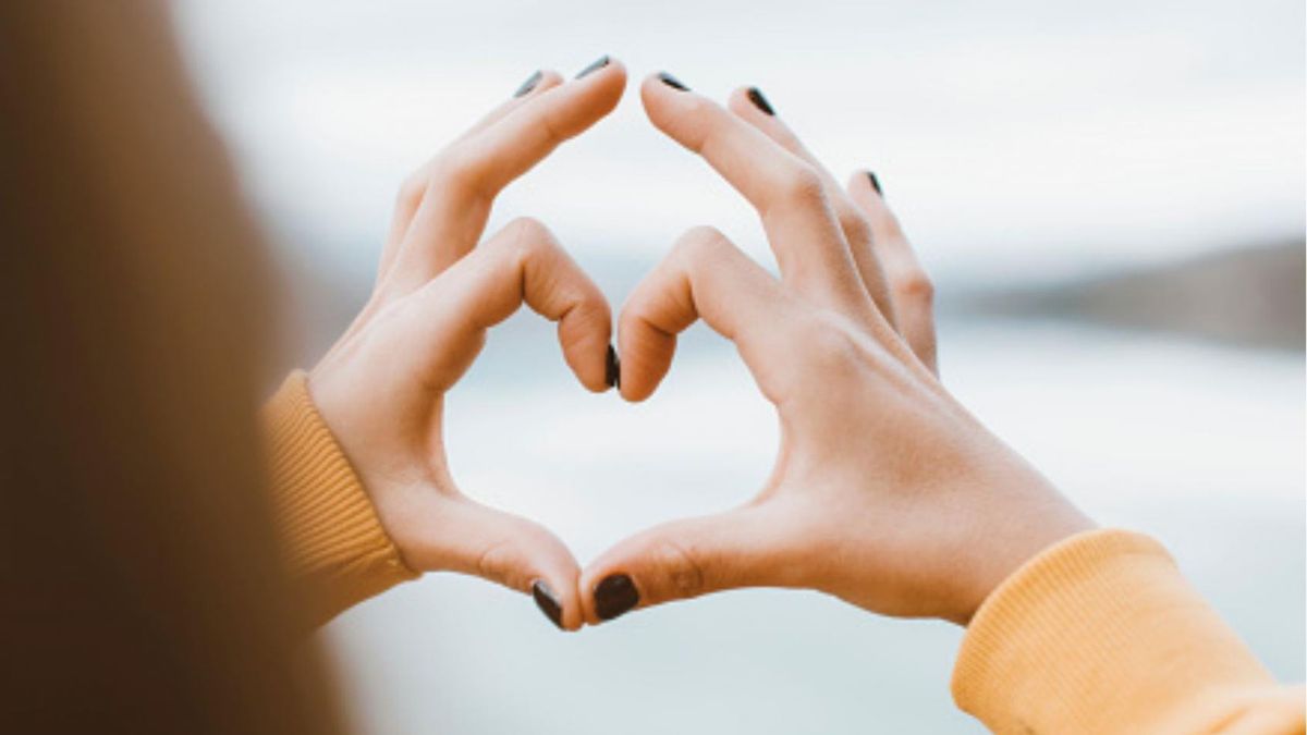 Objaw Schamrotha może świadczyć o raku płuca i chorobach serca.  Jak go rozpoznać?