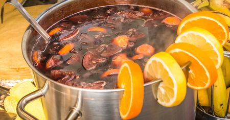 Błąd podczas przyrządzania grzańca. Zabijesz właściwości, smak i aromat