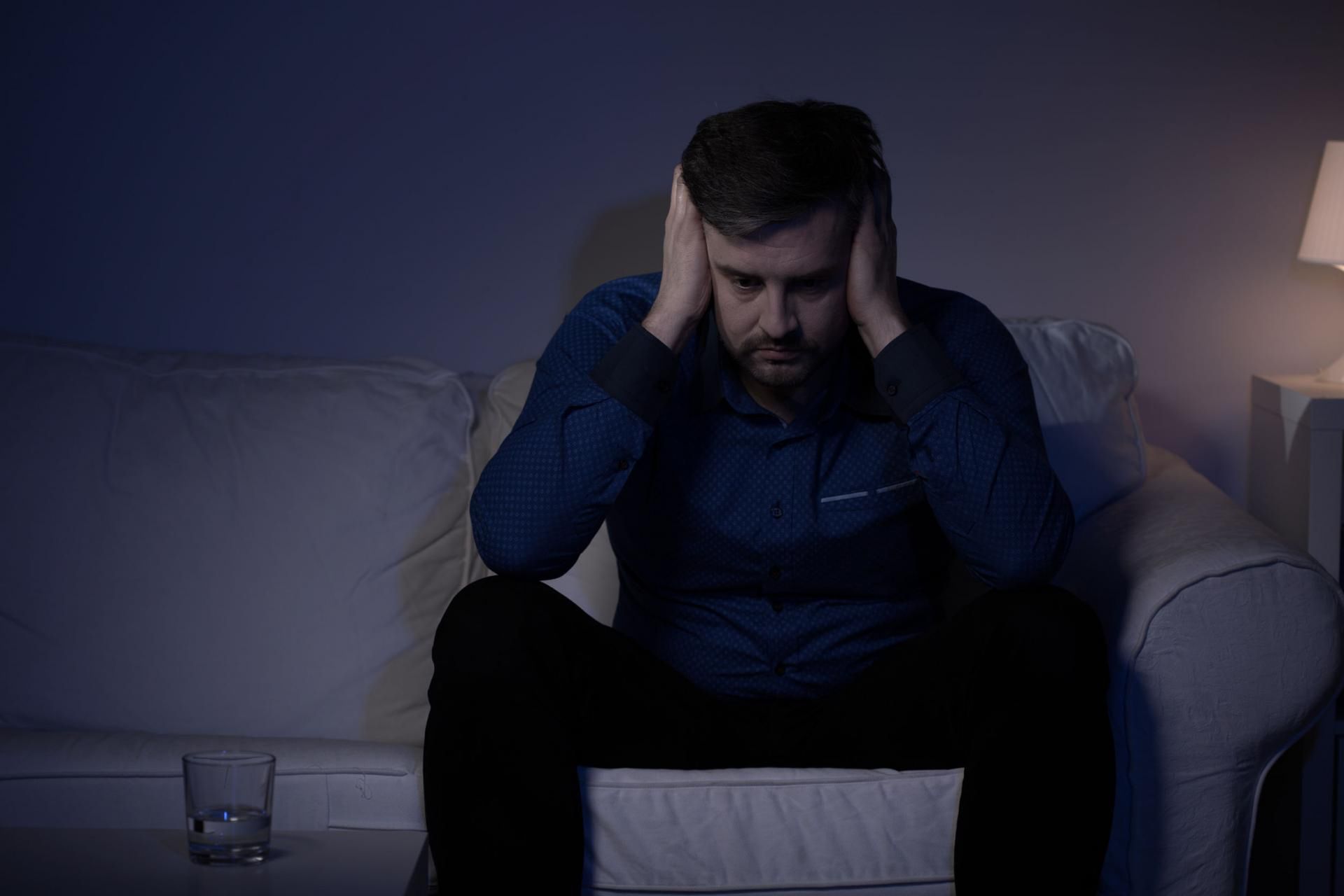 Jednym z objawów hiperglikemii są zawroty i ból głowy