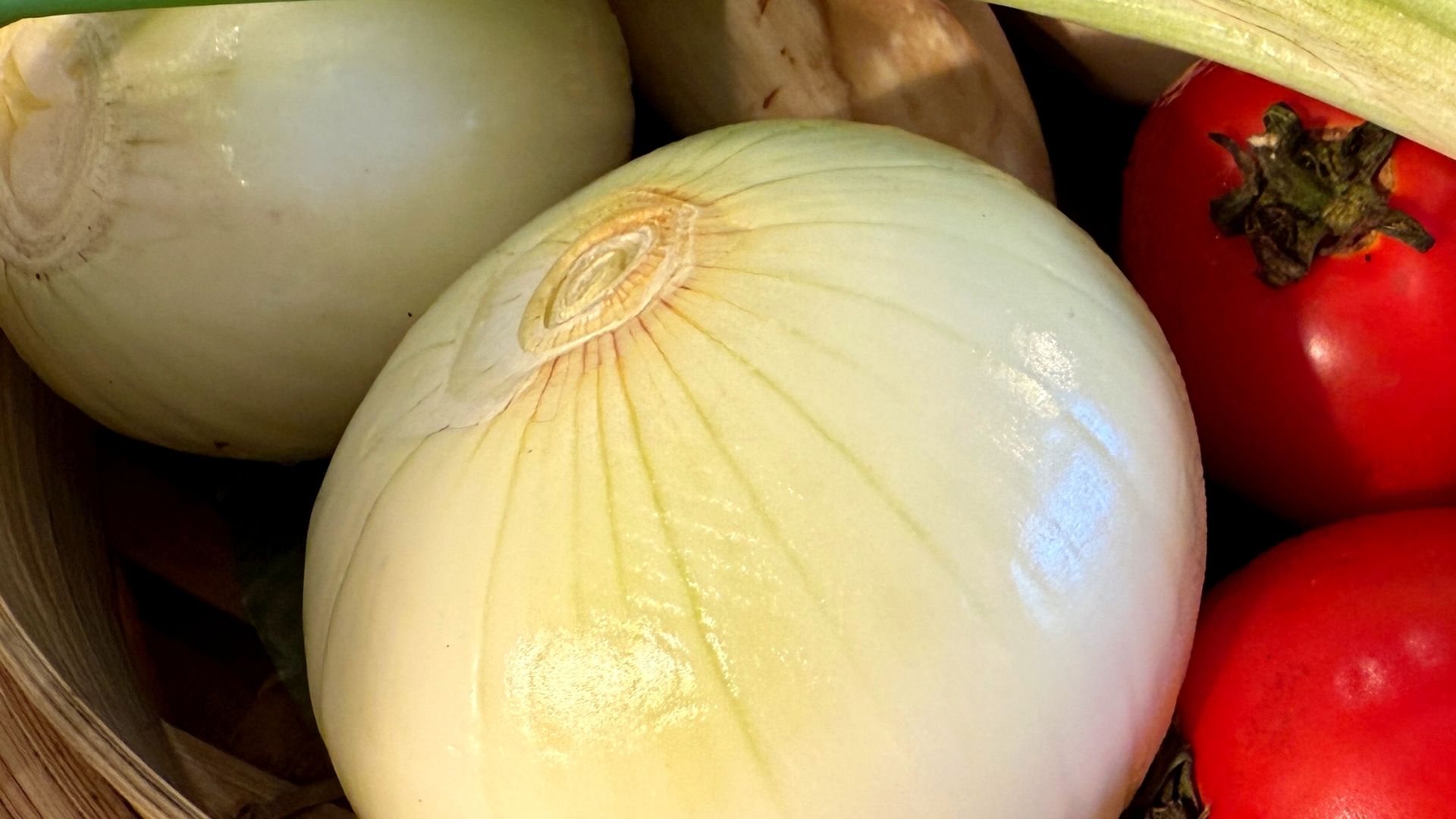 Cebula to jedno z najprostszych, a przy tym najbardziej wartościowych zimowych warzyw.