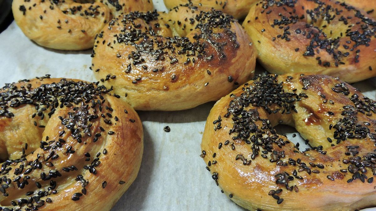 Małe czarne ziarenka o wielkiej mocy. Kochają je jelita, tarczyca i serce