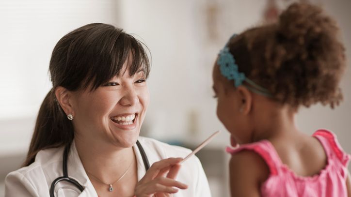 Pediatria to dziedzina medycyny, która specjalizuje się w leczeniu dzieci i młodzieży.