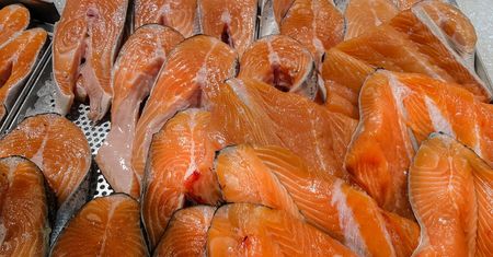 Sól hamuje wzrost guzów nowotworowych. Które produkty zawierają najwięcej sodu?