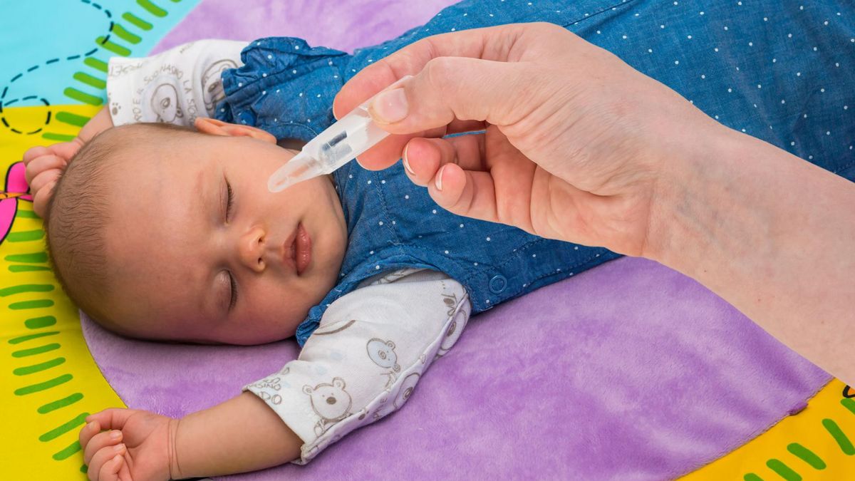 Co robić gdy noworodek ma gorączkę? Przyczyny i sposób postępowania