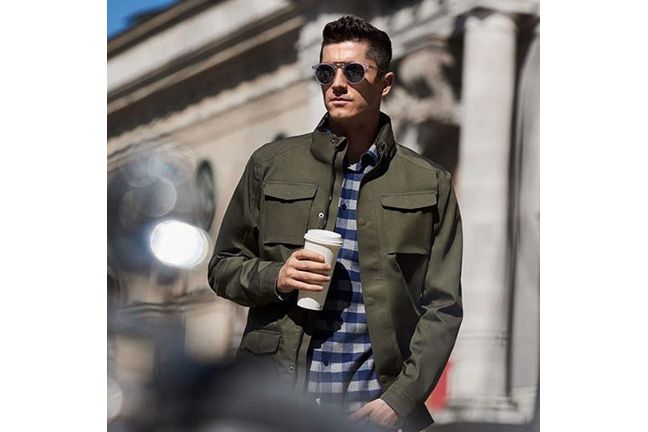 Robert Lewandowski często wybiera koszule w kratę