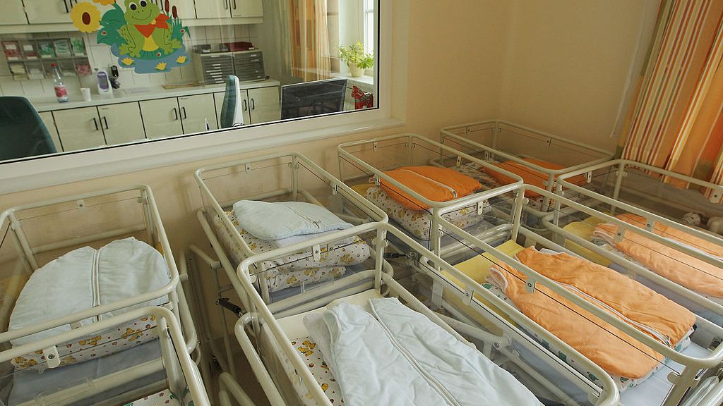 Zamiana dzieci na porodówce. Prawda wyszła na jaw po 30 latach