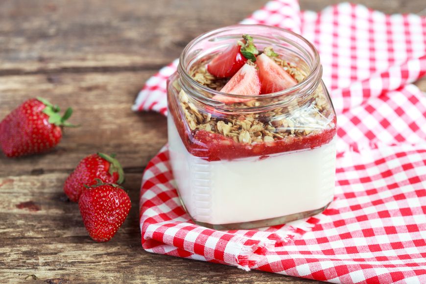 Jaka jest różnica pomiędzy jogurtem truskawkowym a jogurtem o smaku truskawkowym?