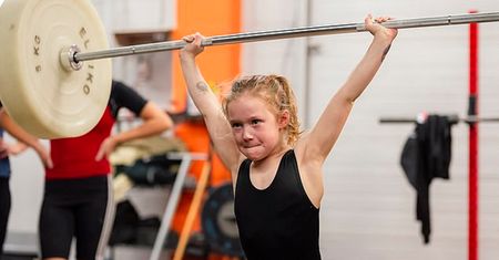 Najsilniejsza dziewczynka na świecie. Jest w stanie podnieść 80 kg