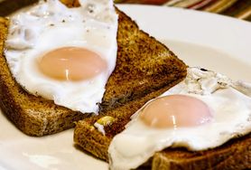 Dietetyczka obala mity: jajka nie są źródłem cholesterolu. "Rozgrzeszam też majonez!"