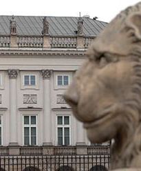 Zarobki prezydenta tylko trochę wyższe od pensji szefa strażaków