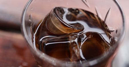 Uważany za zdrowszy niż cukier. Może powodować poważne problemy trawienne