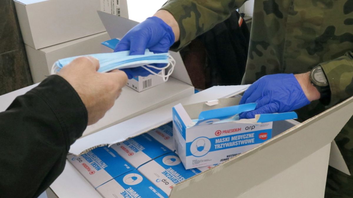 Przeterminowane maseczki trafiły na Mazury