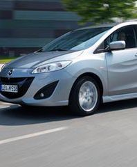 Duża Mazda z małym silnikiem