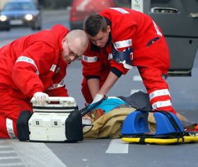 Dwie osoby nie żyją, samochód spłonął