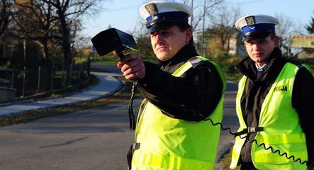 Policjanci prowadzili po pijaku