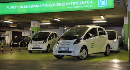 Ładowanie elektrycznego auta