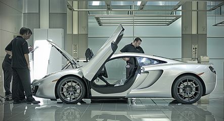 McLaren MP4-12C na linii montażowej