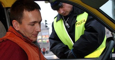 Policja radzi: zapinaj pasy