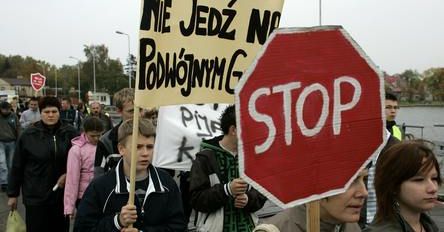 Pijany kierowca wjechał w radiowóz - ranny policjant