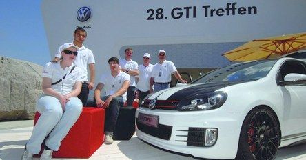 Studenckie dzieło z VW na masce