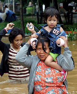 20 ofiar powodzi w Indonezji, 340 tys. osób bez dachu nad głową