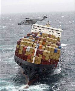 Kontenerowiec "Napoli" osadzony na mieliźnie