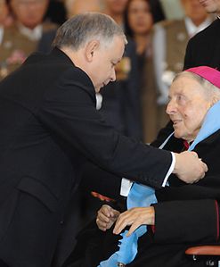 Prezydent wręczył odznaczenia zasłużonym dla Polski