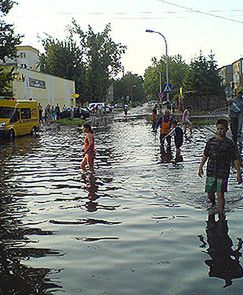 Łódź znowu zalana - potężna ulewa sparaliżowała miasto