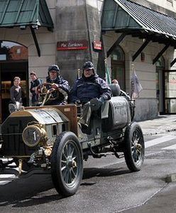 Stuletnie auto wyjedzie z Warszawy do Pekinu