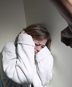 Co trzecia Polka doznała przemocy ze strony partnera