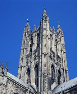 Anglikańscy biskupi dyskutują o kobietach i gejach